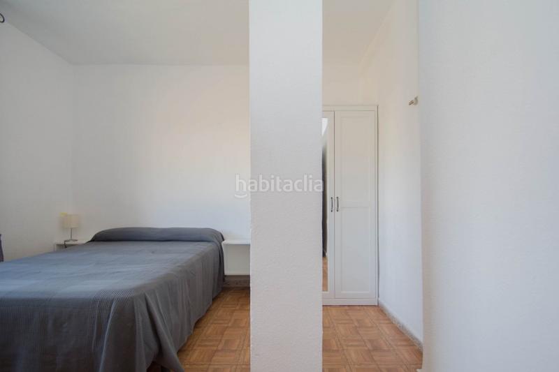Foto d8e92f0b-26e7-447f-b62c-2db0476d54e0. Alquiler piso amplio piso en alquiler en la zona servero ochoa en Granada