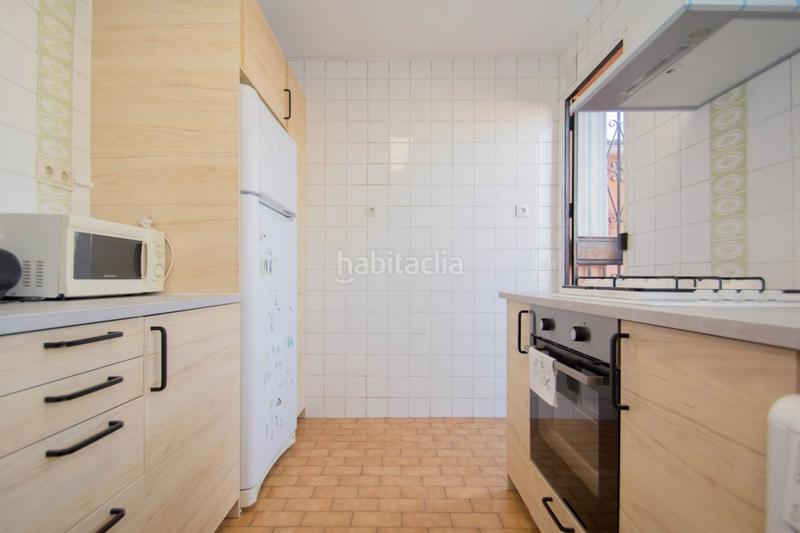 Foto d97ad9fe-764f-4178-8de7-4fd1fbafaa07. Alquiler piso amplio piso en alquiler en la zona servero ochoa en Granada