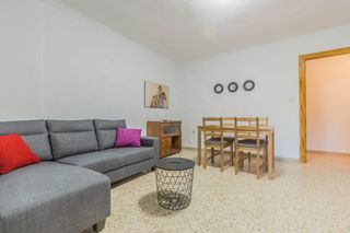 Lloguer Pis  Calle rosalia de castro. Estupendo piso de 3 habitaciones en granada