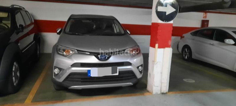 Foto 60a32593-52bb-4d7f-a676-8f0a841068a3. Parking coche dos plazas de garaje en venta, 19.900 cada una Tiro de Línea en Sevilla