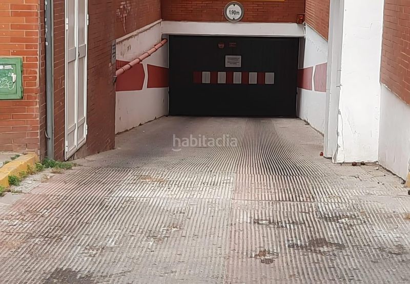 Foto 996274e4-a2c5-402e-a362-47d6d6d868f9. Parking coche dos plazas de garaje en venta, 19.900 cada una Tiro de Línea en Sevilla