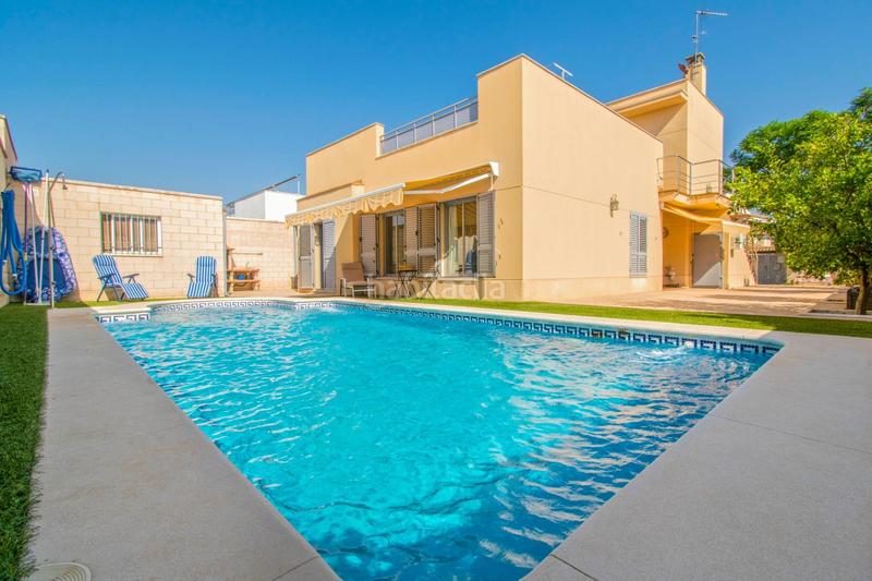 Foto 27597aed-ce03-4524-8feb-5b6c2737cddc. Casa amb calefacció aparcament piscina a Espartinas pueblo Espartinas