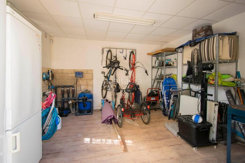 Foto 2ed4dda8-9260-4c49-ad15-014e613f9cb7. Casa amb calefacció aparcament piscina a Espartinas pueblo Espartinas