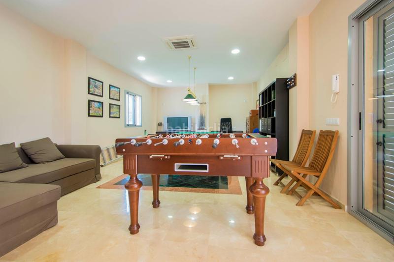 Foto 51facc6d-911b-45ad-b930-b43d34a4766c. Casa amb calefacció aparcament piscina a Espartinas pueblo Espartinas