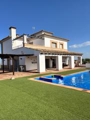 Xalet a Écija. Espectacular chalet en écija, en urbanización privada cerro de s