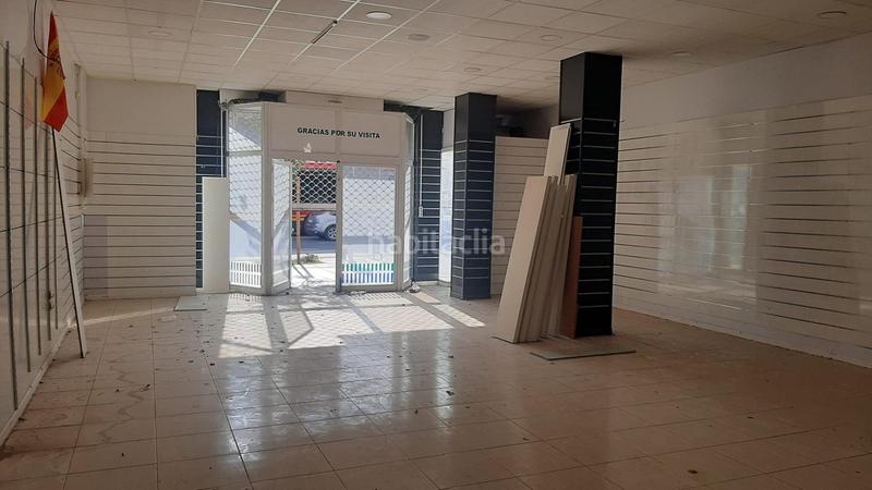 Foto fb55d421-d9d8-445f-acd1-3198c4358cdd. Alquiler local comercial estupendo local comercial en marqués de pickman!!! en Sevilla