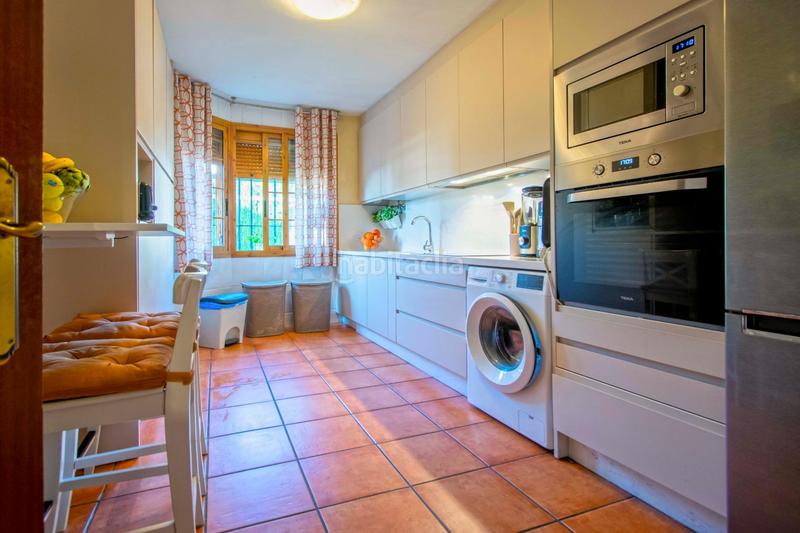 Foto b61d54a4-0367-46c0-af2e-46ca2e70be56. Casa bifamiliare con parcheggio piscina in Nueva Alcalá Alcalá de Guadaira