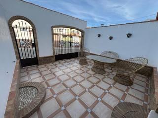 Casa a Pilas. Gran vivienda adosada en pilas, junto plaza de las carreritas!!!