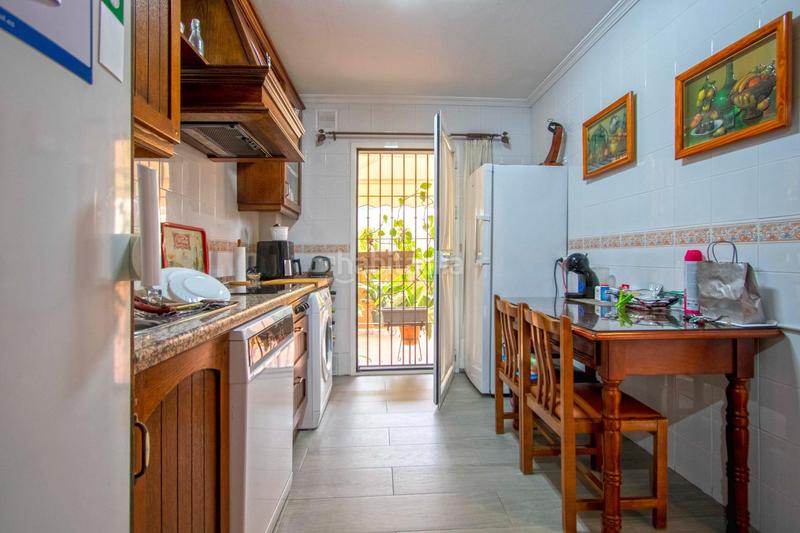 Foto 3072d862-cc8b-4d9a-bf91-9a6844093271. Casa pareada gran vivienda pareada junto club deportivo!! en Gelves