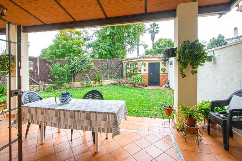 Foto 40ae78a4-249b-42df-a8ad-2298dafccd9b. Casa pareada gran vivienda pareada junto club deportivo!! en Gelves