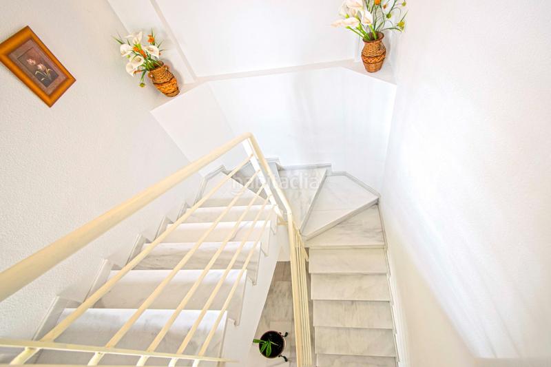 Foto b29019d6-8b59-48aa-8424-d3c0f40c7b18. Casa pareada gran vivienda pareada junto club deportivo!! en Gelves