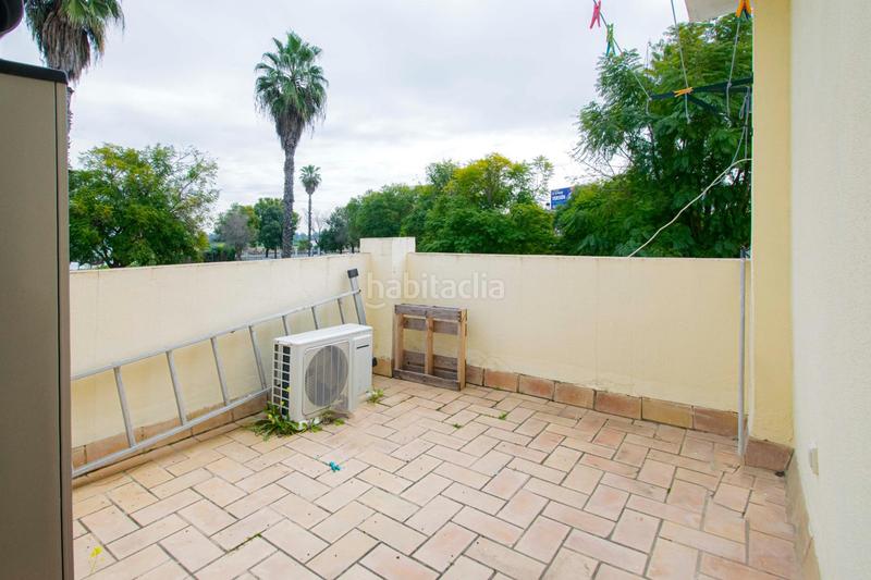 Foto c503203b-fdd4-4551-a449-90269958ef57. Casa pareada gran vivienda pareada junto club deportivo!! en Gelves