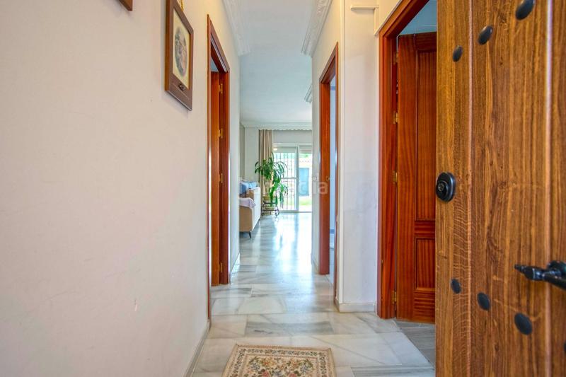 Foto dd5eef03-b864-45bf-97a9-f478bf396ae5. Casa pareada gran vivienda pareada junto club deportivo!! en Gelves
