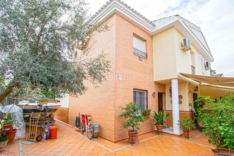 Foto e95bbba6-1213-412a-a1ed-0787b668493f. Casa pareada gran vivienda pareada junto club deportivo!! en Gelves