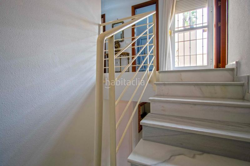 Foto fa8e5fa2-5a42-4b04-931b-8ee5f1e07a58. Casa pareada gran vivienda pareada junto club deportivo!! en Gelves