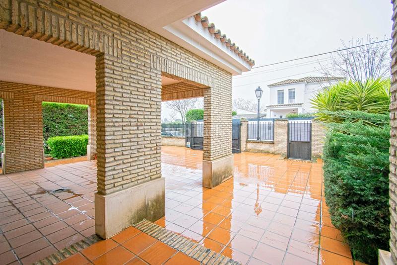 Foto b9f4f987-dca2-4ff3-99db-8170ce24bed2. Xalet amb aparcament piscina a Loreto Espartinas