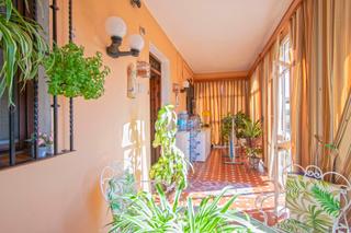 Chalet  Calle clavinque. Casa con parcela en venta en mairena del alcor