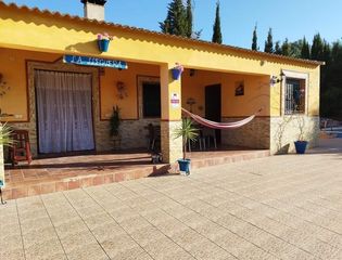 Casa  Polígono el santo. Preciosa  casa con parcela y piscina en la puebla de los infante