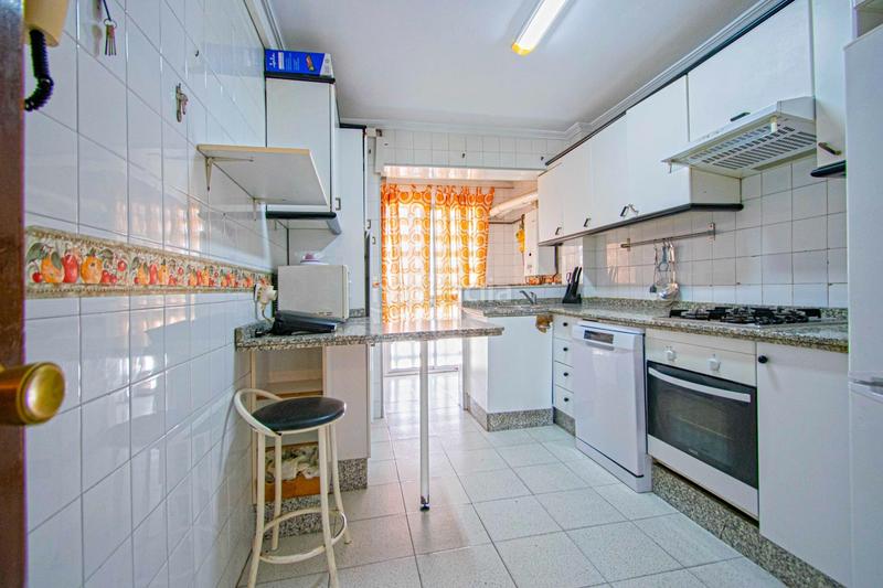 Foto 34ed1070-09c7-432c-b10a-a7da690ce0b3. Piso  en venta en avda ramón y cajal en Ciudad Jardín Sevilla