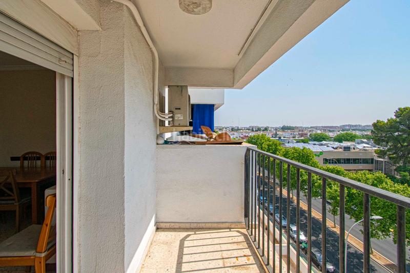 Foto 5cd9e36a-18ad-42d3-8862-0920c7646d2a. Piso  en venta en avda ramón y cajal en Ciudad Jardín Sevilla