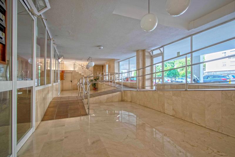 Foto 829e6bfe-0cc3-43e9-a7de-814314148376. Piso  en venta en avda ramón y cajal en Ciudad Jardín Sevilla