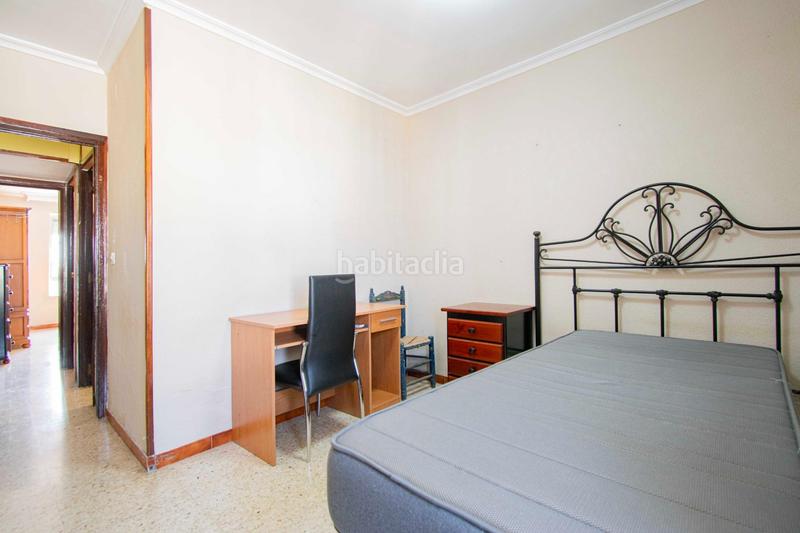 Foto 9f19e07b-bf85-4e43-aac7-31df178f6665. Piso  en venta en avda ramón y cajal en Ciudad Jardín Sevilla