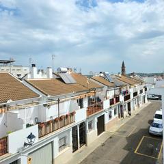 Casa adossada a Écija. Gran vivienda adosada en écija, junto colegio público calvo sote