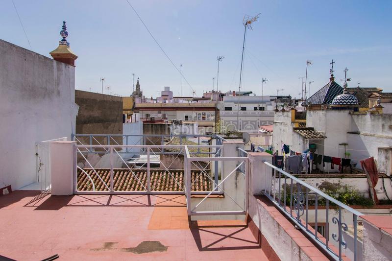 Foto cff7b8c2-7a1d-4c37-af10-2d055868fd8c. Casa amb calefacció a Alfalfa - Santa Cruz Sevilla