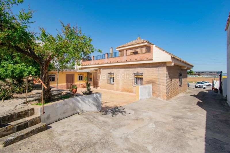 Foto c5e5a7d8-2eac-453a-8ded-808d4445b376. Chalet en Rinconada (La)