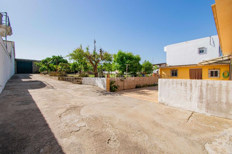 Foto f99abe21-b58b-4880-8a62-b628f12f382b. Chalet en Rinconada (La)