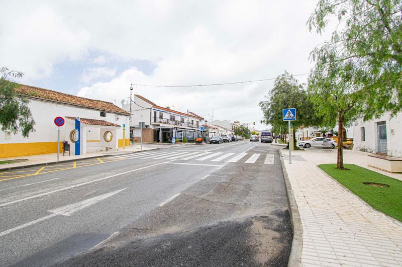 Foto d454c4cc-cd07-4e1c-92c9-f0750fcd752f. Casa adosada  en venta en Las Pajanosas Guillena