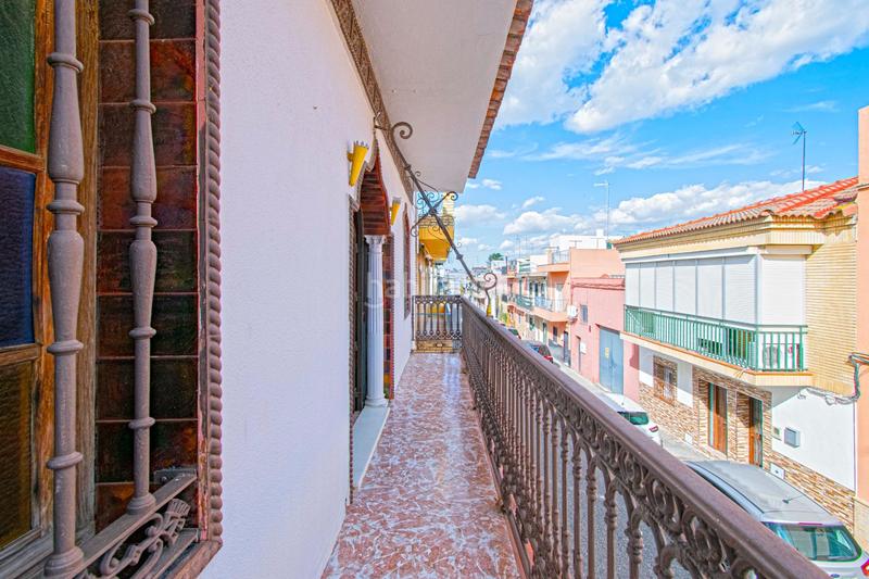 Foto 34d609af-0a53-4c74-b40c-7f986a276744. Casa gran casa con patio y piscina !!! en Lepanto Mairena del Aljarafe