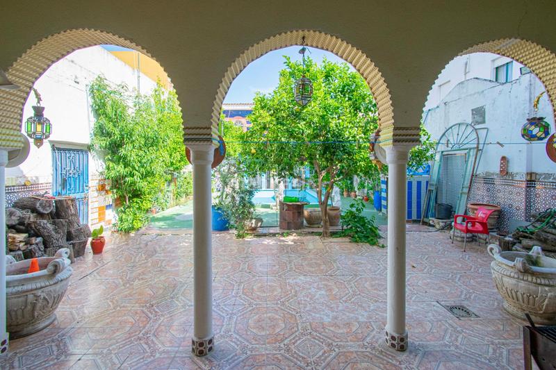 Foto 93b9b48e-adab-4f60-8ff4-ef9f4b59db8e. Casa gran casa con patio y piscina !!! en Lepanto Mairena del Aljarafe