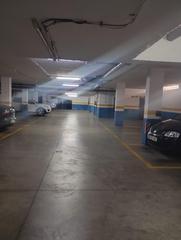 Aparcament de moto a Colores -  Entreparques. Fantástica plaza de parking para moto junto a la avenida de las