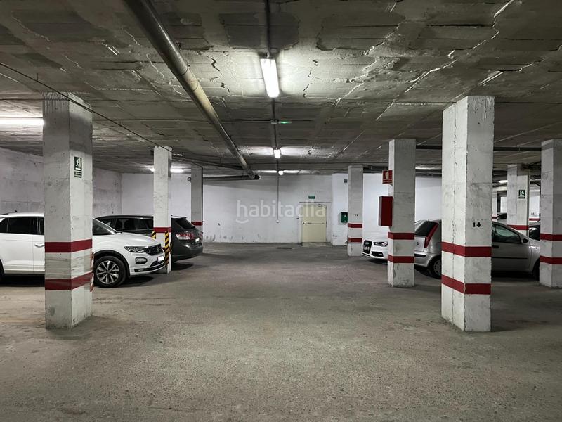 Foto 8495b333-34ff-4c93-a037-05dbffa98902. Aparcament cotxe a El Plantinar - Avda. La Paz - El Juncal Sevilla