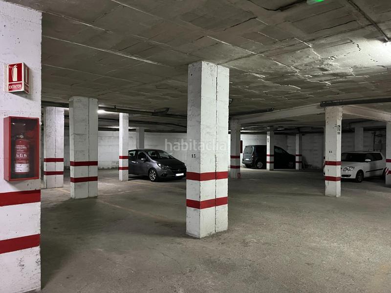 Foto c7b8278e-f5b9-46cf-8a53-8d2d4c6f8dbf. Aparcament cotxe a El Plantinar - Avda. La Paz - El Juncal Sevilla