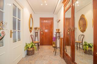 Location Appartement  Avenida presidente adolfo suarez. Amplio piso en alquiler en los remedios alquiler temporal, no es