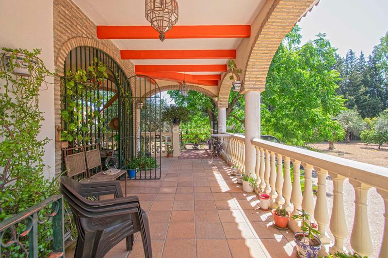 Foto d6b9a55a-f5bd-423b-bd0b-88f6e4d92874. Chalet con riscaldamento parcheggio piscina in Palomares del Río