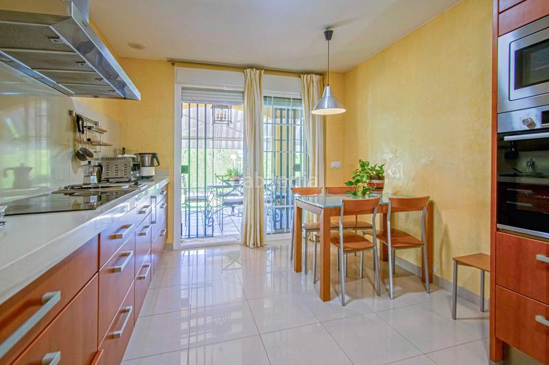 Foto f0c3baba-3de7-43c4-ab71-ec76690e531b. Chalet espectacular chalet , en urbanización los zajaríes!!! en Gines
