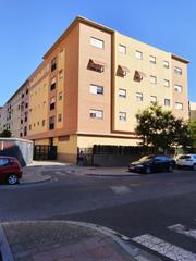 Pis  Calle águila perdicera. Vivienda en urbanización cerrada con parking en sótano
