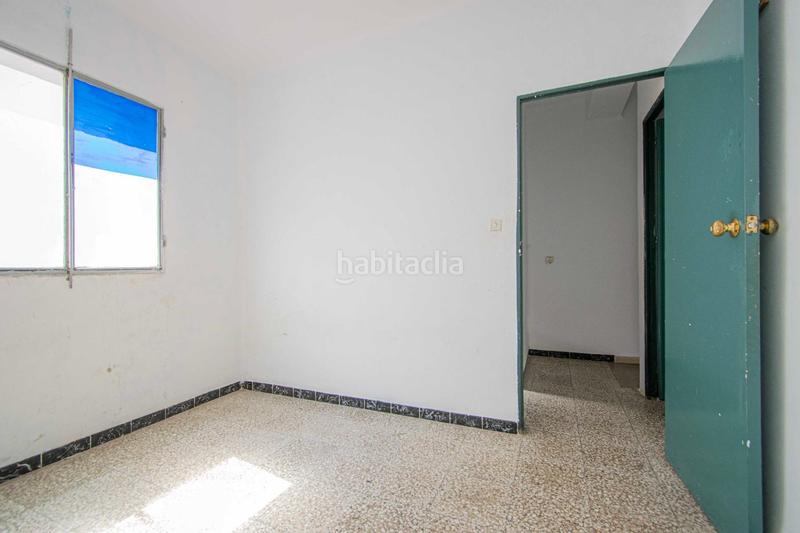 Foto 0d918496-9577-4367-bc5d-a10b0be3fc9c. Casa adosada casa para reformar !!! en Umbrete