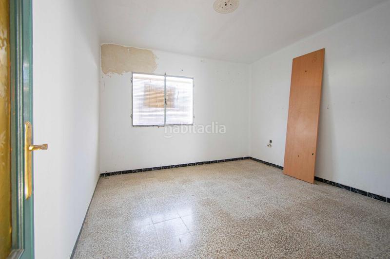 Foto 545275a2-7589-4d98-b875-09ce39a362ba. Casa adosada casa para reformar !!! en Umbrete