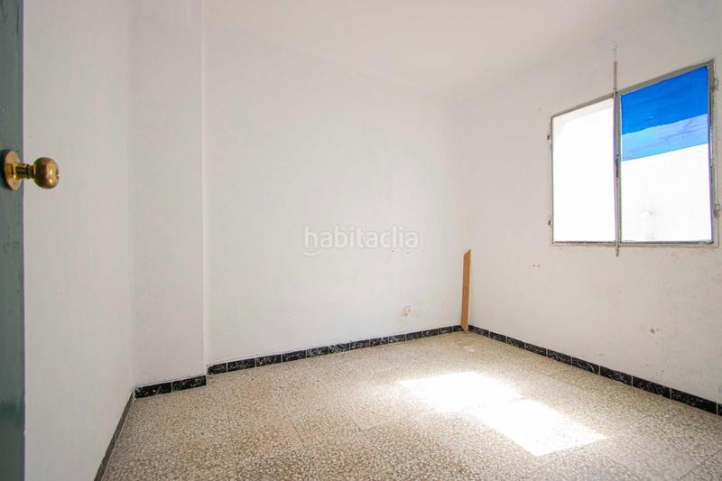 Foto e5b17b49-8b20-4ae3-bba4-5f1b21b51350. Casa adosada casa para reformar !!! en Umbrete