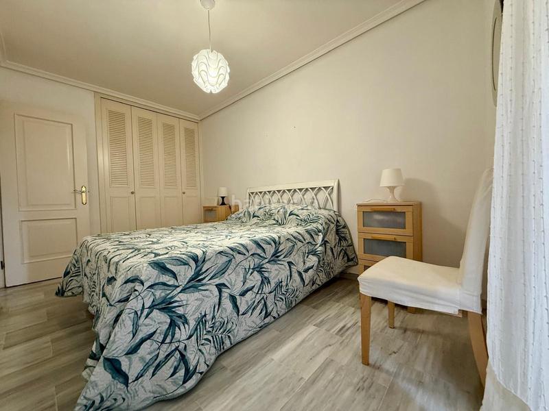 Foto 8098e945-0329-4dc9-94e8-efd418aa42de. Piso estupendo piso este, en residencial acapulco!! en Sevilla