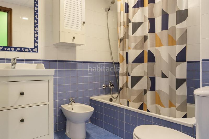Foto 0a0ed3e7-9542-487b-a8de-ba88c9fe48bd. Piso  amplio con garaje y zonas comunes en urbanización privada en Sevilla
