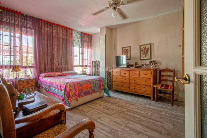 Foto 1395ea4b-576c-4fea-86c1-f65cc1826d68. Casa adossada amb piscina a colores - entreparques Sevilla