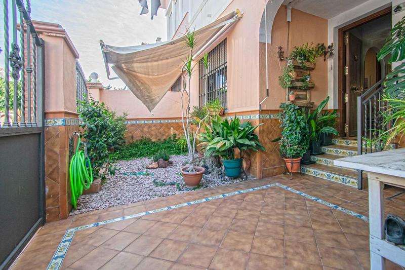 Foto 6e7cd2a4-b430-4d57-8e08-aae138cad274. Casa adossada amb piscina a colores - entreparques Sevilla