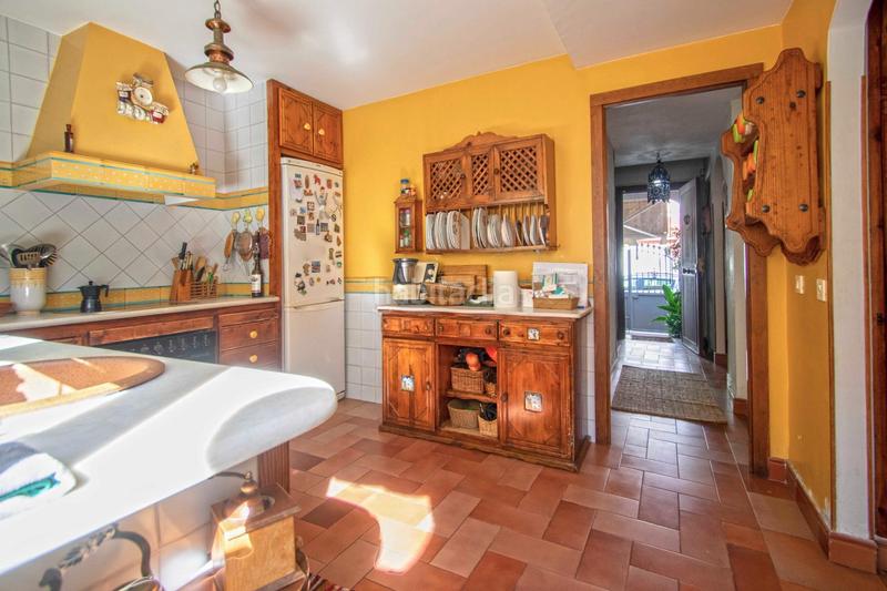 Foto 7a77a9b3-1e23-4c18-be30-c9e2191cc5f3. Casa adossada amb piscina a colores - entreparques Sevilla