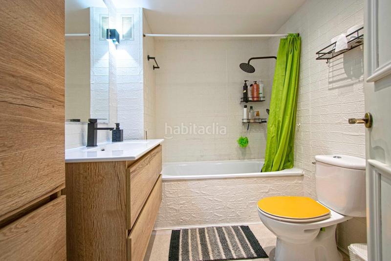 Foto b672bf8d-caa2-45a2-a2c6-e8a3ad6e0742. Casa adossada amb piscina a colores - entreparques Sevilla