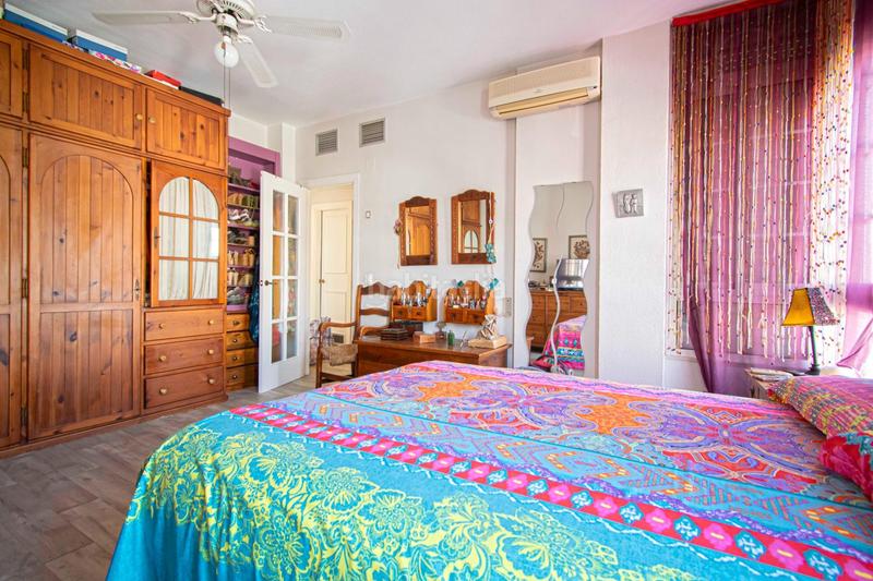 Foto e0437566-c045-49e4-b2bd-3b6dc890fe19. Casa adossada amb piscina a colores - entreparques Sevilla